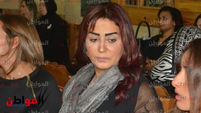 وفاء عامر تشارك في عزاء حمدي قنديل زوج نجلاء فتحي