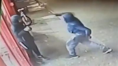 ميصحش كده .. شاهد عصابة يقتلون مراهق والسبب!
