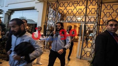 صور.. وصول لاعبي الأهلي إلى ملعب رادس