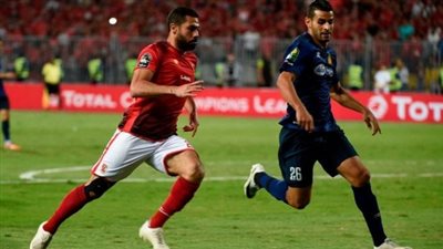 صور.. أحمد فتحي ومؤمن زكريا يطيران إلي تونس لمساندة الأهلي