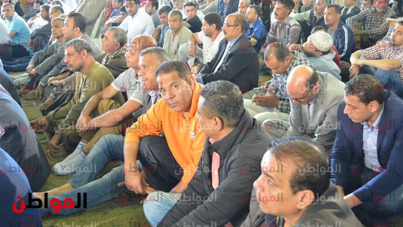 صلاة الجمعة بمسجد