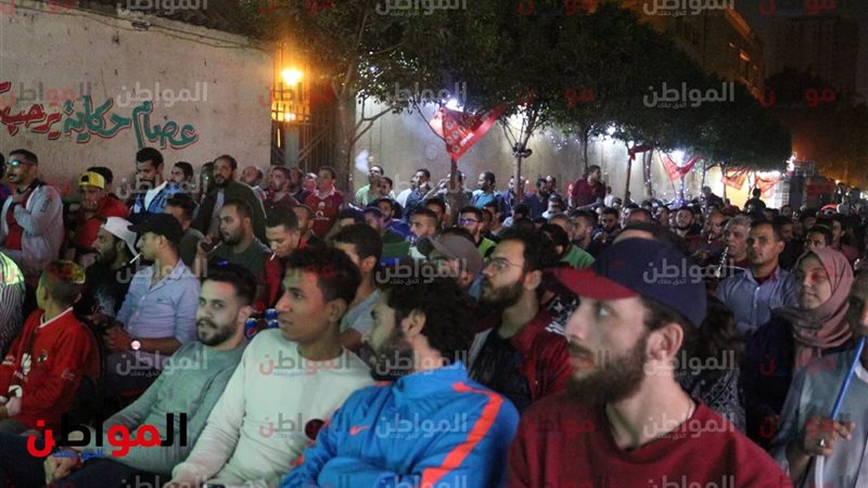 فتاة وحيدة بين الرجال