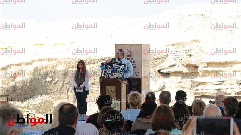 وزير الأثار  خالد