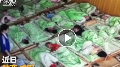 هربانة منها.. مربية متهورة تعاقب الأطفال الرافضين للنوم