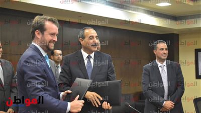 صور| وزير النقل يوقع مذكرة تفاهم مع شركة CDR لتطوير ميناء الإسكندرية