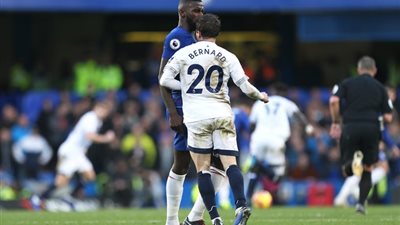 مدافع تشيلسي : لاعب ايفرتون استحق الطرد
