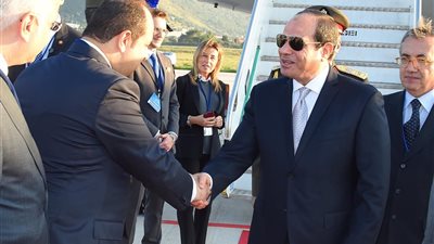 صور| وصول السيسي مطار باليرمو للمشاركة في قمة الملف الليبي