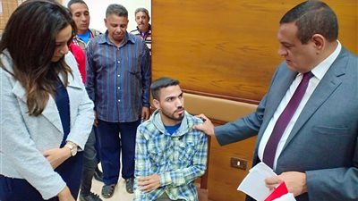 صور.. محافظ البحيرة يلتقى 47 مواطنا فى اللقاء الاسبوعى للمواطنين