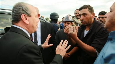 محافظ كفرالشيخ يتابع إخماد حريق مزرعة دواجن جزيرة الورد بالحامول