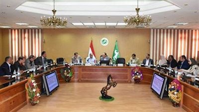 محافظ الشرقية يترأس اجتماع مجلس إدارة المناطق الصناعية