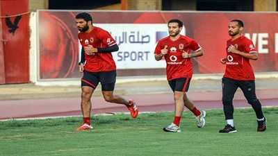 هشام محمد ينتظم في مران الأهلي
