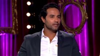 فيديو| كريم فهمي يغني بصوت محمد فؤاد 