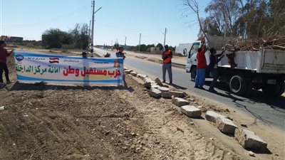 صور.. معسكر تجميل وتشجير قرية غرب الموهوب بواحة الداخلة