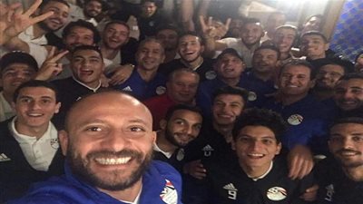 صور.. المنتخب الأوليمبي يحتفل بمشاركة أبنائه الثلاثة في فوز الفراعنة على تونس