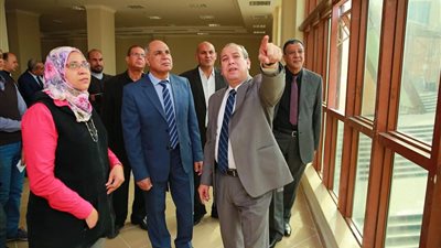 بتكلفة 100 مليون جنيه.. محافظ كفرالشيخ ورئيس الجامعة يتفقدان قاعة المؤتمرات الكبرى
