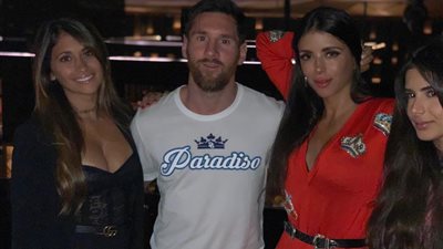 فيديو.. ليونيل ميسي يوقع للمعجبين في دبي