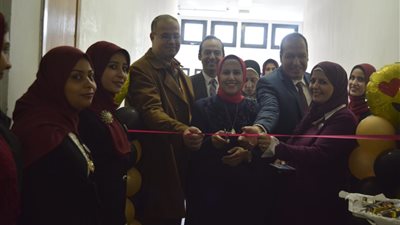 صور| افتتاح أول معرض بجامعة دمنهور بعنوان 