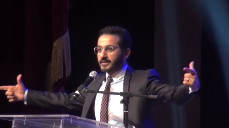 موقف محرج بين أحمد