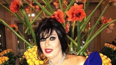 خليكي جريئة .. ارتدي مثل فستان فيفي عبده بالأزرق الملوكي 