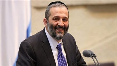 على غرار نتنياهو ..وزير الداخلية الإسرائيلي متهم بالرشوة