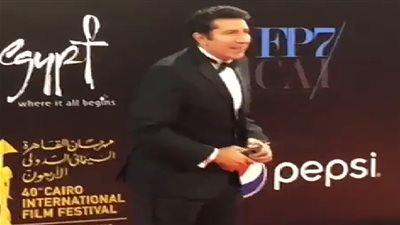 فيديو| هانى رمزى يحضر افتتاح مهرجان القاهرة السينمائى 2018