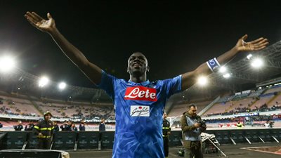 مانشستر يونايتد يقدم أولي عروضه لضم مدافع نابولي
