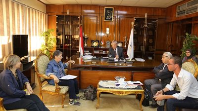 صور.. محافظ قنا يستقبل بعثة الإيفاد لمتابعة مشروع 