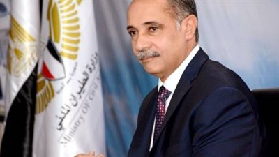 وزير الطيران يوافق علي مجازاة 3 مسئولين بـ 