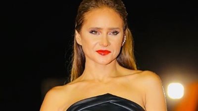 لا تفوتك إطلالة نيللي كريم في مهرجان القاهرة.. تناسبك هذا الشتاء