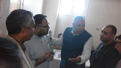 صور.. محافظ الوادي الجديد يتفقد القافلة المجانية لمرضى العيون