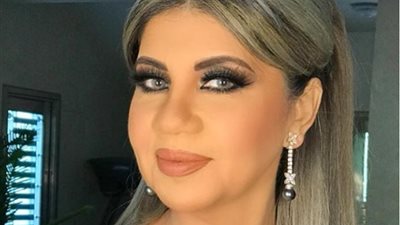 بكل ثقة بوسي شلبي تتألق بالفضي  وتشكر دينا الكاشف على المكياج