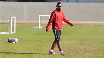 حسام عاشور يشارك في تدريب الأهلي بالإمارات