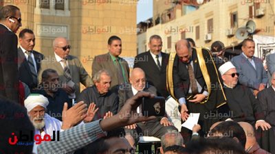 صور| رئيس الأعلى للطرق الصوفية يشهد الموكب الصوفي للاحتفال بالمولد النبوي