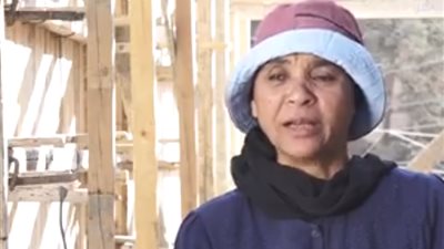 الحاجة فاطمة|  مثال للسيدة المصرية الاصيلة .. تعمل بمهنة الرجال لمواجة الحياة 