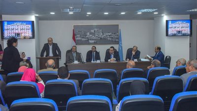 محافظ الإسكندرية يعقد اللقاء الجماهيري الثالث للمواطنين ويستمع إلى شكواهم