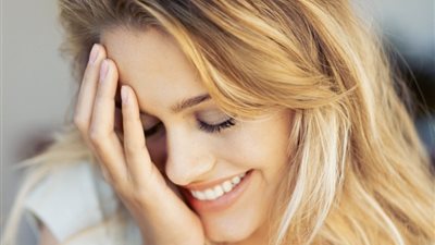 مكسوفة.. 3 علامات تؤكد أنك خجولة