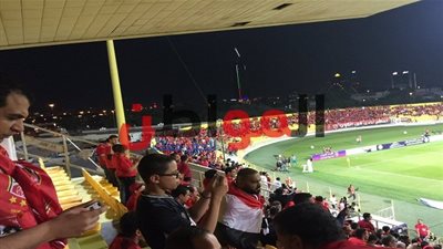 صور.. جماهير الأهلي تزين استاد زعبيل قبل مواجهة الوصل