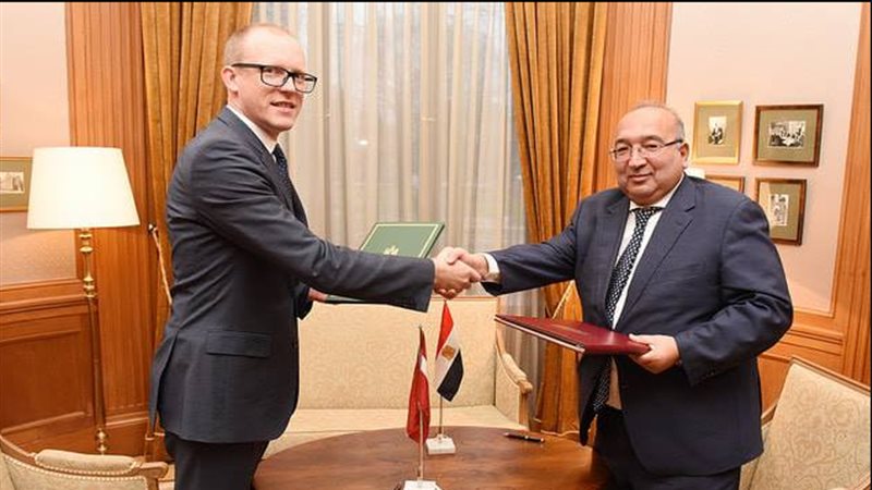 مصر تجري مباحثات