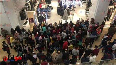 صور| إقبال كثيف من المواطنين على مول سيتي ستارز في الجمعة البيضاء