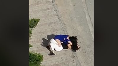  هما دول ألطف الكائنات.. مشاجرة عنيفة بين فتاتين في الشارع والسبب!