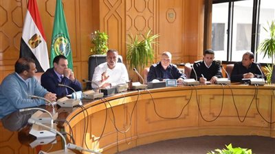 محافظ الإسماعيلية: كورنيش طريق البلاجات والممشى حق أصيل للمواطنين