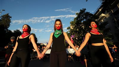 تشيلي تشتعل .. ومظاهرات لإنهاء التمييز الجنسى والعنف ضد المرأة