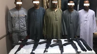 ضبط 6 أشخاص بحوزتهم 14 قطعة سلاح ناري في القوصية