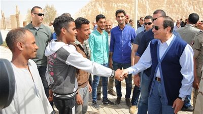 صور.. السيسي يتفقد المراحل الإنشائية بالعاصمة الإدارية الجديدة 