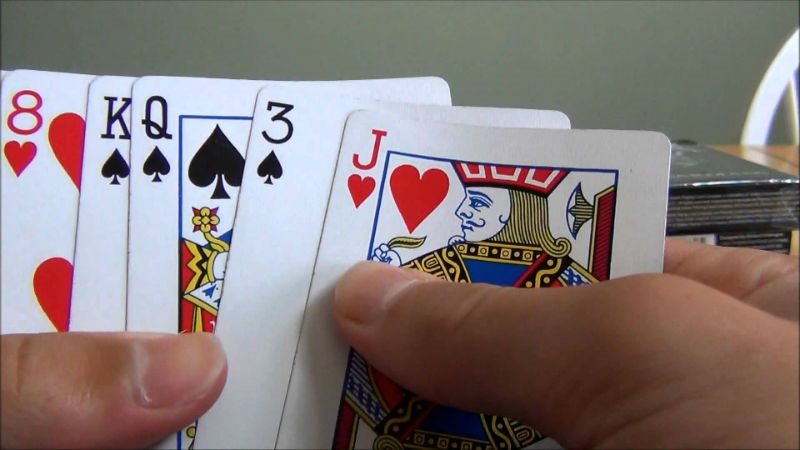 ما سر رقم 8 في الكوتشينة