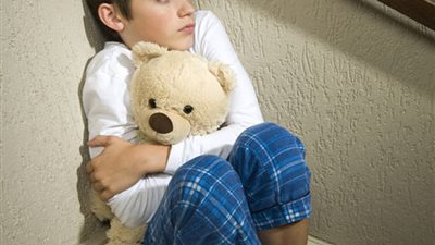 لو ابنك بيلعب لوحده..إعرفي إذا كان منسحب أم معزول إجتماعيًا والفرق بينهم