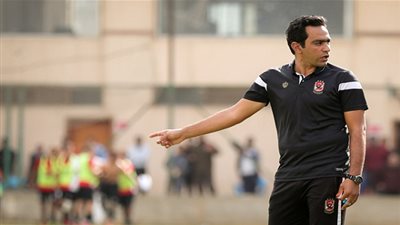 عادل مصطفى يقود تدريبات خاصة لـ 