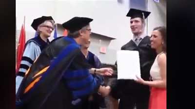 مبيحصلش عندنا ليه الكلام ده.. شاهد فتاة تتمسك بحبيبها رغم مرضه والسبب!