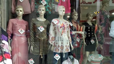 صور.. رصد أسعار الملابس هذا الشتاء