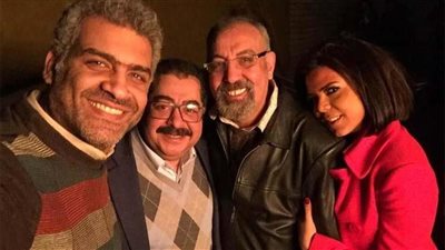 نجوم الفن يحضرون 